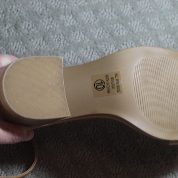 NWOT Soda Size 10 Tan Ankle Strap Block 3.5" Heels - Picture 6 of 6